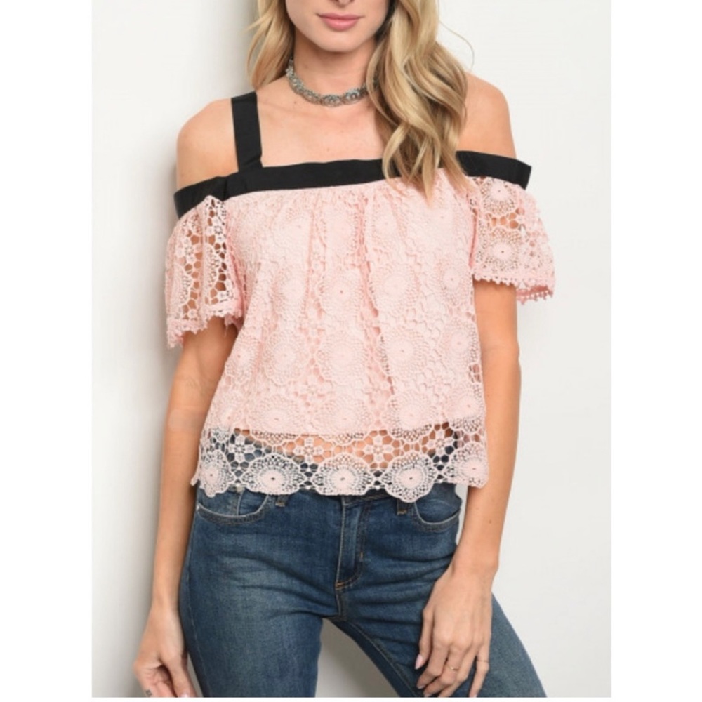 ❤️Cold Shoulder Lace Top